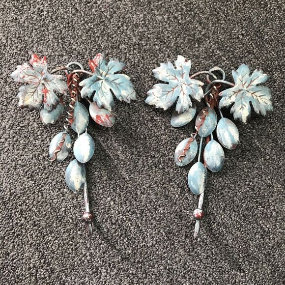 Metal Grape Kitchen Wall Hooks 2 Piece Set Lot Decorative Hardware - Picture 1 of 5